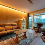 Lejlighed Basecamp - Renovated With Sunny Balcony By Heiti Gstaad