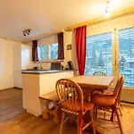Lejlighed Basecamp - Renovated With Sunny Balcony By Heiti Gstaad